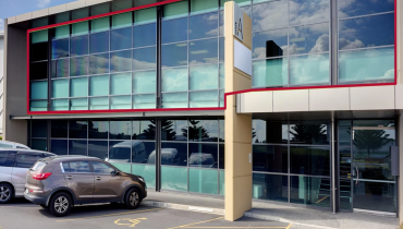 Commercial space with 9 Carparks